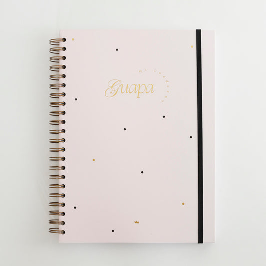 Cuaderno Guapa Grande en color rosa es una hermosa opción que puedes emplear para cualquier propósito que desees, ya sea escritura o dibujo.